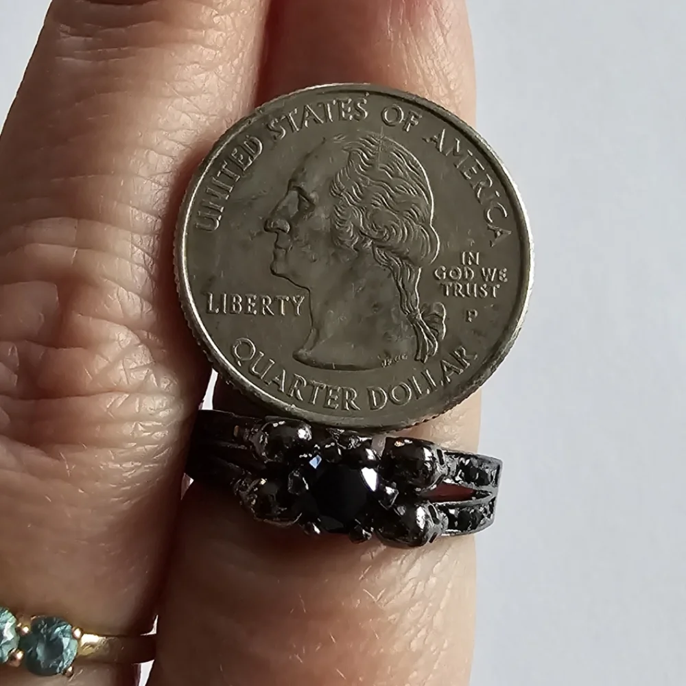 Skull Ring size 9 halloween spooky nine silver tone black faux gem skeleton goth